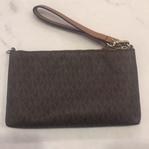 Michael Kors Bags - Michael Kors wristlet Michael Kors Bags - Michael Kors wristlet